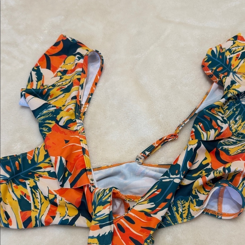 Tropical Print Women’s Swim Set Tied in the front top - Picture 4 of 4